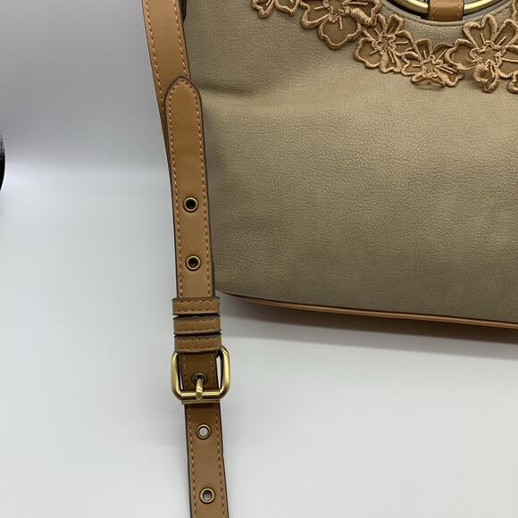 Elle & Jae Gypset Floral Detail Crossbody Purse Bag Brass Ring Handle Tan Beige - Picture 3 of 16